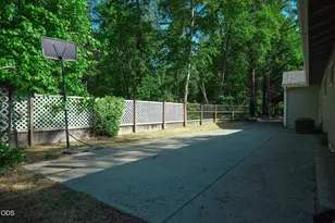 2750 Granite Hill Rd, Grants Pass, OR 97526 - Photo 30