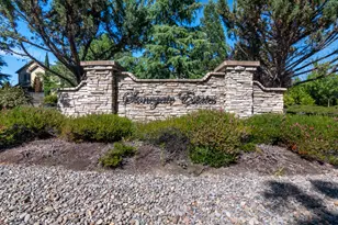 3733 Sherwood Park Dr, Medford, OR 97504 - Photo 2
