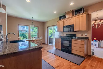 3733 Sherwood Park Drive, Medford, OR 97504 - Photo 10