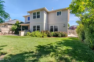 3733 Sherwood Park Dr, Medford, OR 97504 - Photo 28