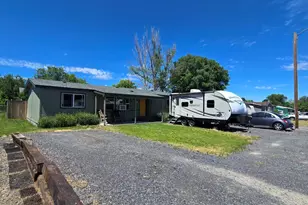 346 SW Dover Ln, Metolius, OR 97741 - Photo 2