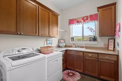 899 Old Stage Road, Medford, OR 97502 - Photo 26