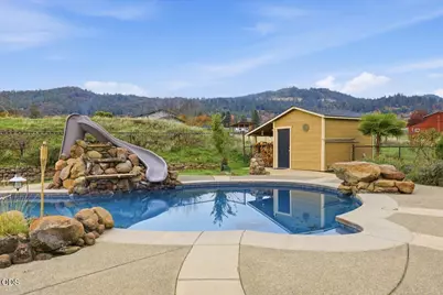 899 Old Stage Road, Medford, OR 97502 - Photo 40
