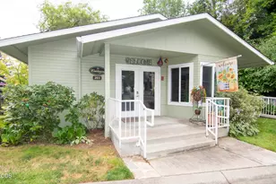 208 NW Creekside Dr, Grants Pass, OR 97526 - Photo 28