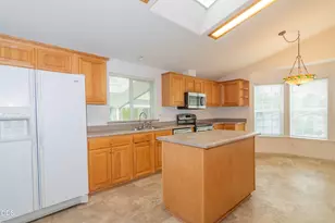 208 NW Creekside Dr, Grants Pass, OR 97526 - Photo 8