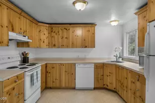 61057 Chuckanut Dr, Bend, OR 97702 - Photo 4