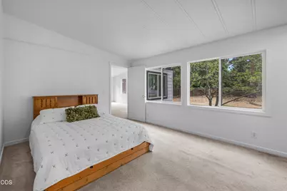 61057 Chuckanut Drive, Bend, OR 97702 - Photo 24