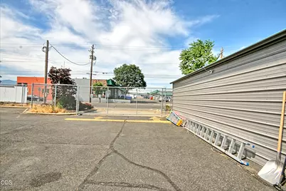1025 Court Street, Medford, OR 97501 - Photo 12
