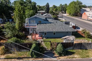 248 SE 10th St, Madras, OR 97741 - Photo 4