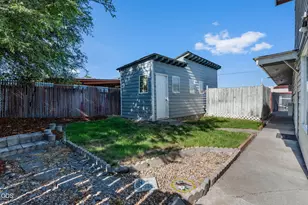 248 SE 10th St, Madras, OR 97741 - Photo 16