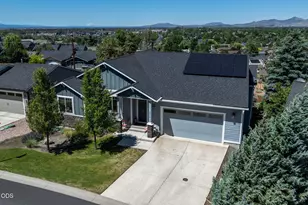 2318 SW Valleyview Dr, Redmond, OR 97756 - Photo 2