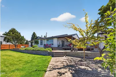 4627 SW Yew Avenue, Redmond, OR 97756 - Photo 2