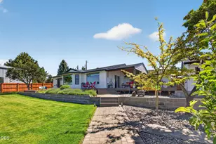 4627 SW Yew Ave, Redmond, OR 97756 - Photo 2