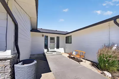 4627 SW Yew Avenue, Redmond, OR 97756 - Photo 16