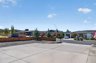 4627 SW Yew Ave, Redmond, OR 97756 - Photo 14