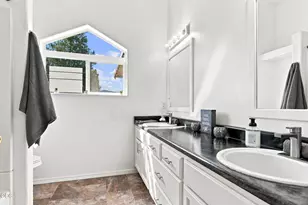 1923 Prune St, Medford, OR 97501 - Photo 8
