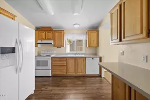 555 Freeman Rd, Central Point, OR 97502 - Photo 12