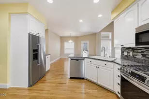 3409 Creek View Dr, Medford, OR 97504 - Photo 10