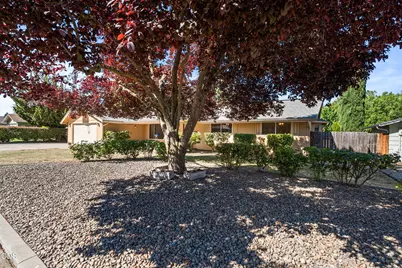1467 Bluebonnet Avenue, Medford, OR 97504 - Photo 2