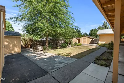1467 Bluebonnet Avenue, Medford, OR 97504 - Photo 26