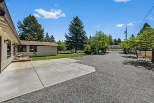 19572 Apache Rd, Bend, OR 97702 - Photo 4