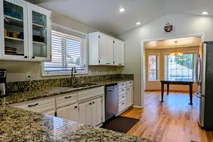 2749 Brookside Dr, Medford, OR 97504 - Photo 4