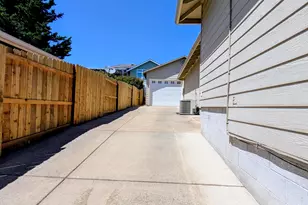 2749 Brookside Dr, Medford, OR 97504 - Photo 26