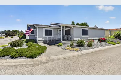 147 Blue Spruce, Grants Pass, OR 97527 - Photo 2
