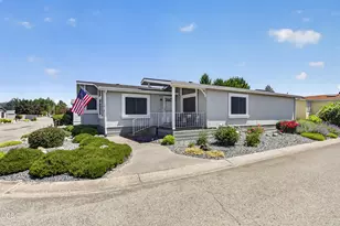 147 Blue Spruce, Grants Pass, OR 97527 - Photo 2