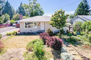 1224 SW Oak St, Grants Pass, OR 97526 - Photo 2