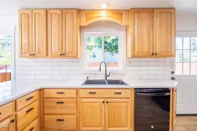 1224 SW Oak Street, Grants Pass, OR 97526 - Photo 8