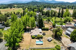 155 Westwood Dr, Grants Pass, OR 97527 - Photo 4