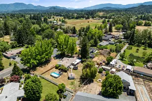 155 Westwood Dr, Grants Pass, OR 97527 - Photo 42