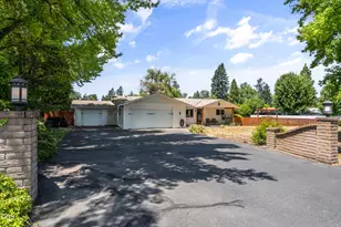 155 Westwood Dr, Grants Pass, OR 97527 - Photo 2