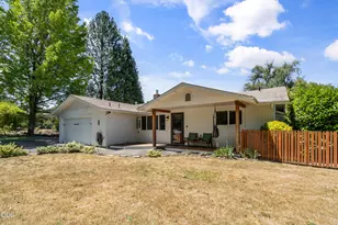 155 Westwood Dr, Grants Pass, OR 97527 - Photo 8