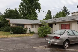 711 SW Rogue River Ave, Grants Pass, OR 97526 - Photo 2