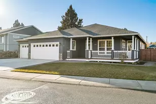 3721 SW Tommy Armour Ln, Redmond, OR 97756 - Photo 2