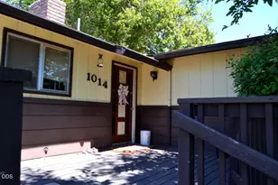 1014 NE Pepperwood Dr, Grants Pass, OR 97526 - Photo 2