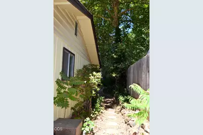 1014 NE Pepperwood Drive, Grants Pass, OR 97526 - Photo 28