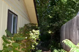 1014 NE Pepperwood Dr, Grants Pass, OR 97526 - Photo 28
