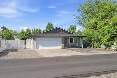 675 Berrydale Avenue, Medford, OR 97501 - Photo 2