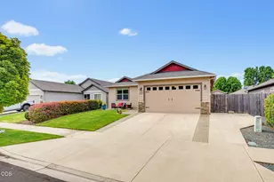 1051 Compton Way, Medford, OR 97501 - Photo 2