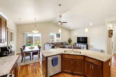 1051 Compton Way, Medford, OR 97501 - Photo 4