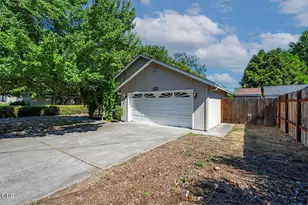 445 Midway Rd, Medford, OR 97501 - Photo 4