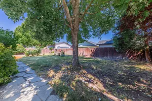 2948 Golden Aspen Dr, Grants Pass, OR 97527 - Photo 44