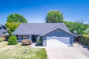 2948 Golden Aspen Dr, Grants Pass, OR 97527 - Photo 2