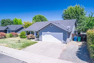 2948 Golden Aspen Dr, Grants Pass, OR 97527 - Photo 14