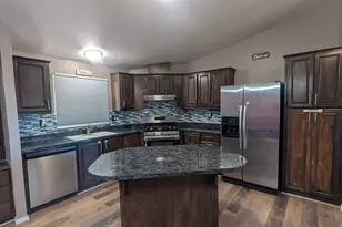 1737 Summers Ln, Klamath Falls, OR 97603 - Photo 16