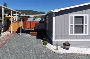 8401 Old Stage Rd, Central Point, OR 97502 - Photo 4