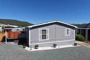 8401 Old Stage Rd, Central Point, OR 97502 - Photo 2